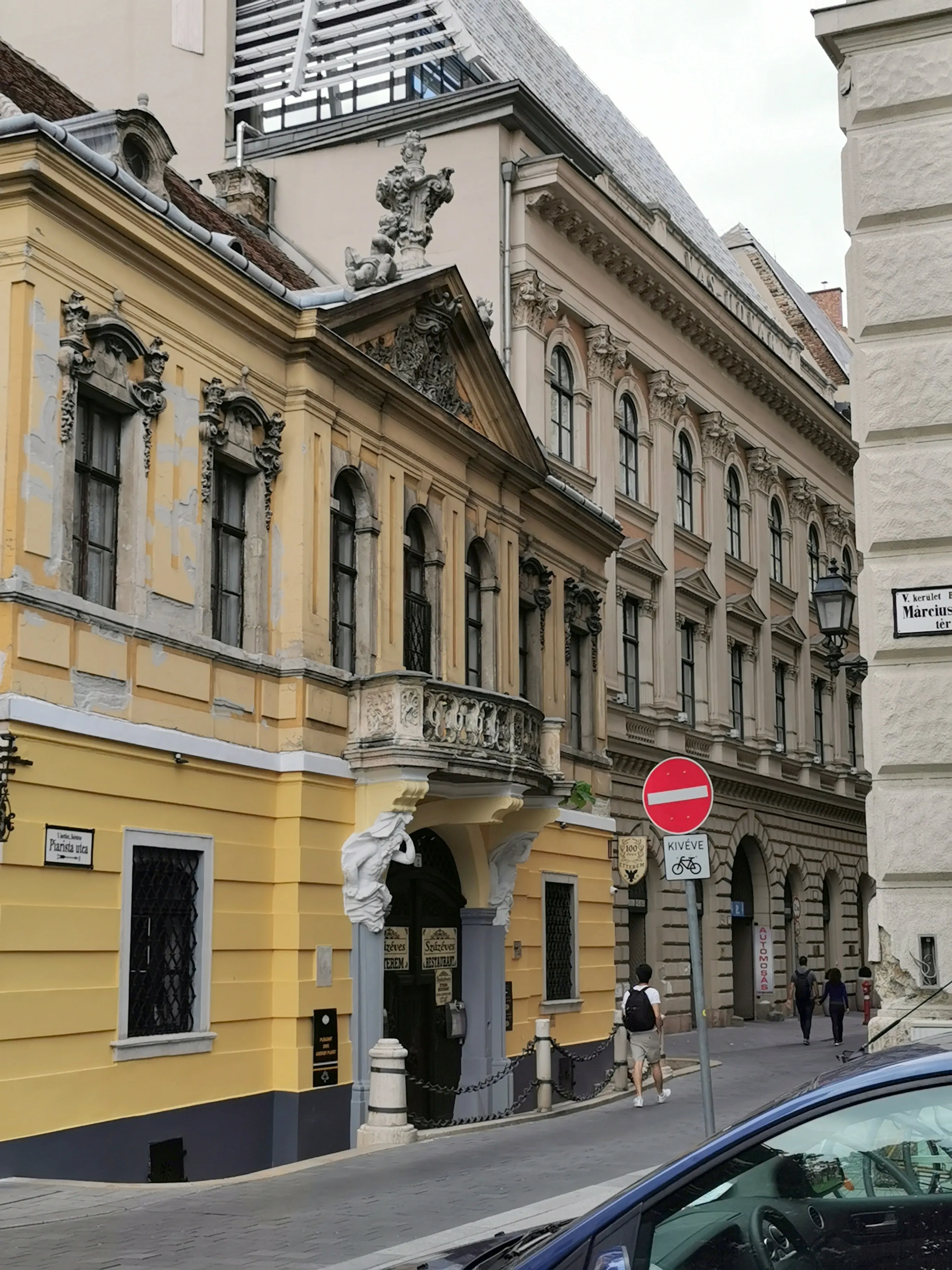 2020, Piarista utca a Március 15. tér felől, Belváros