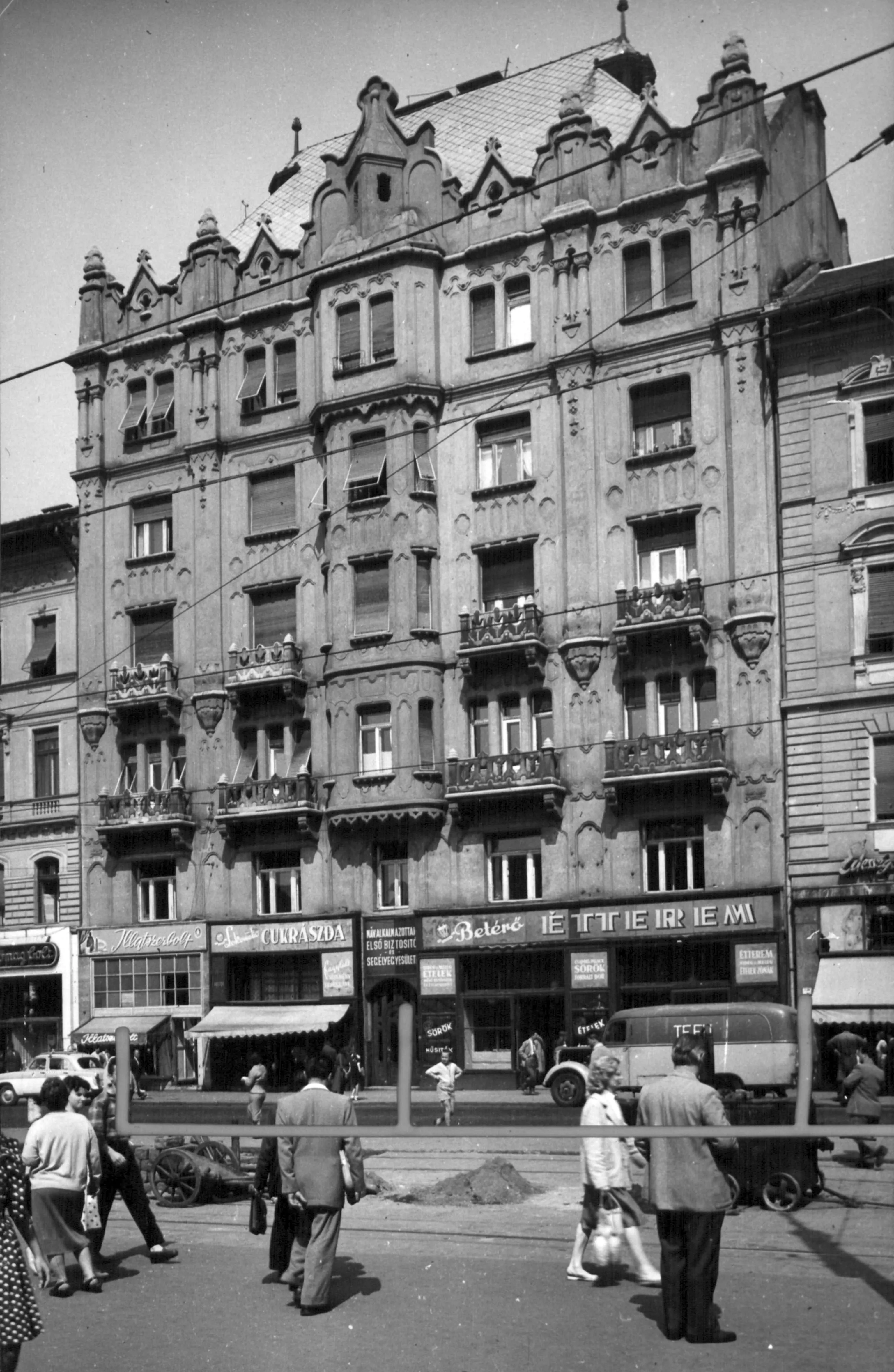 1961, Baross tér 15., Erzsébetváros