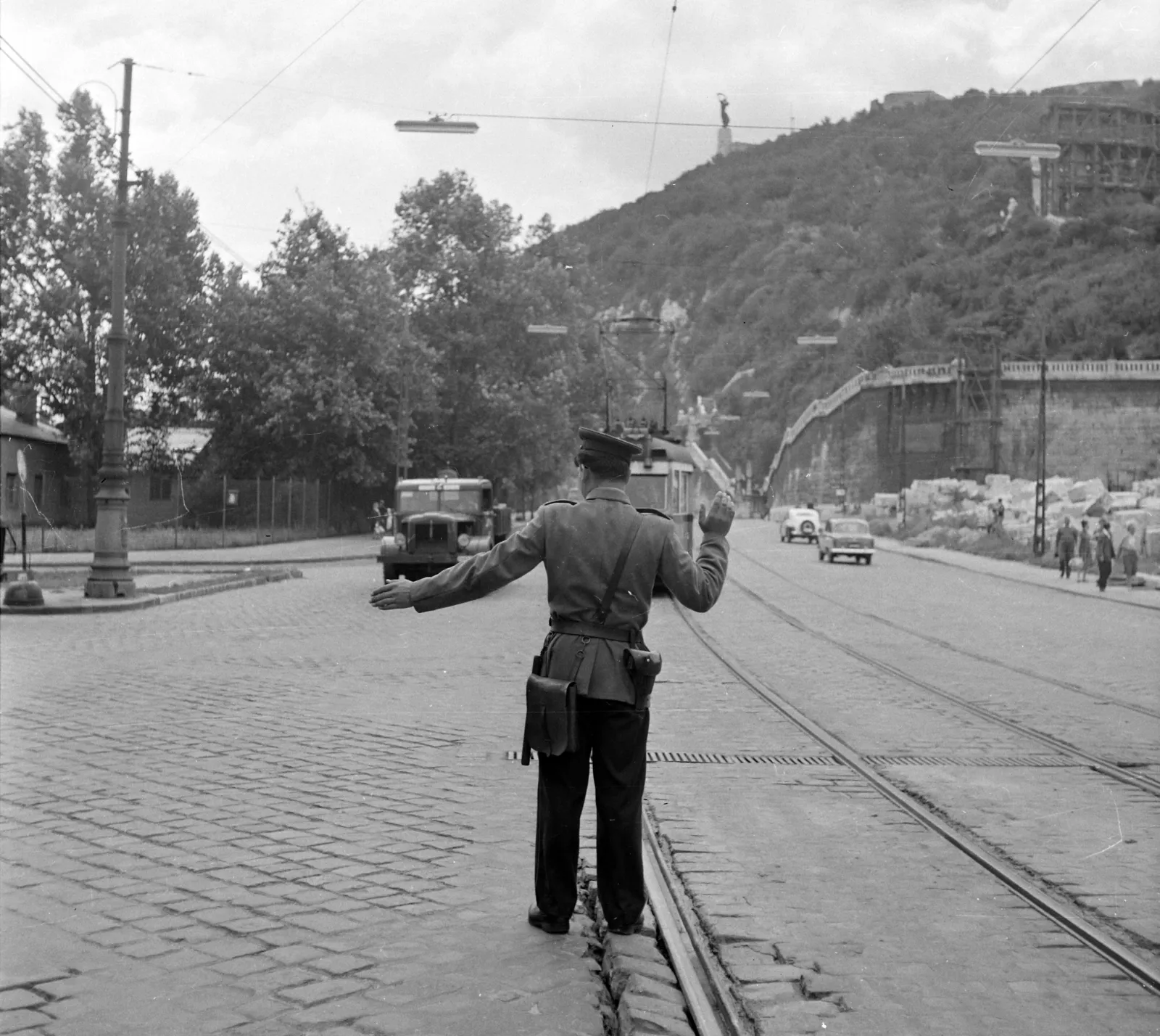 1959, Döbrentei tér az Attila körút (Attila út) felől a Gellért-hegy felé nézve, Tabán