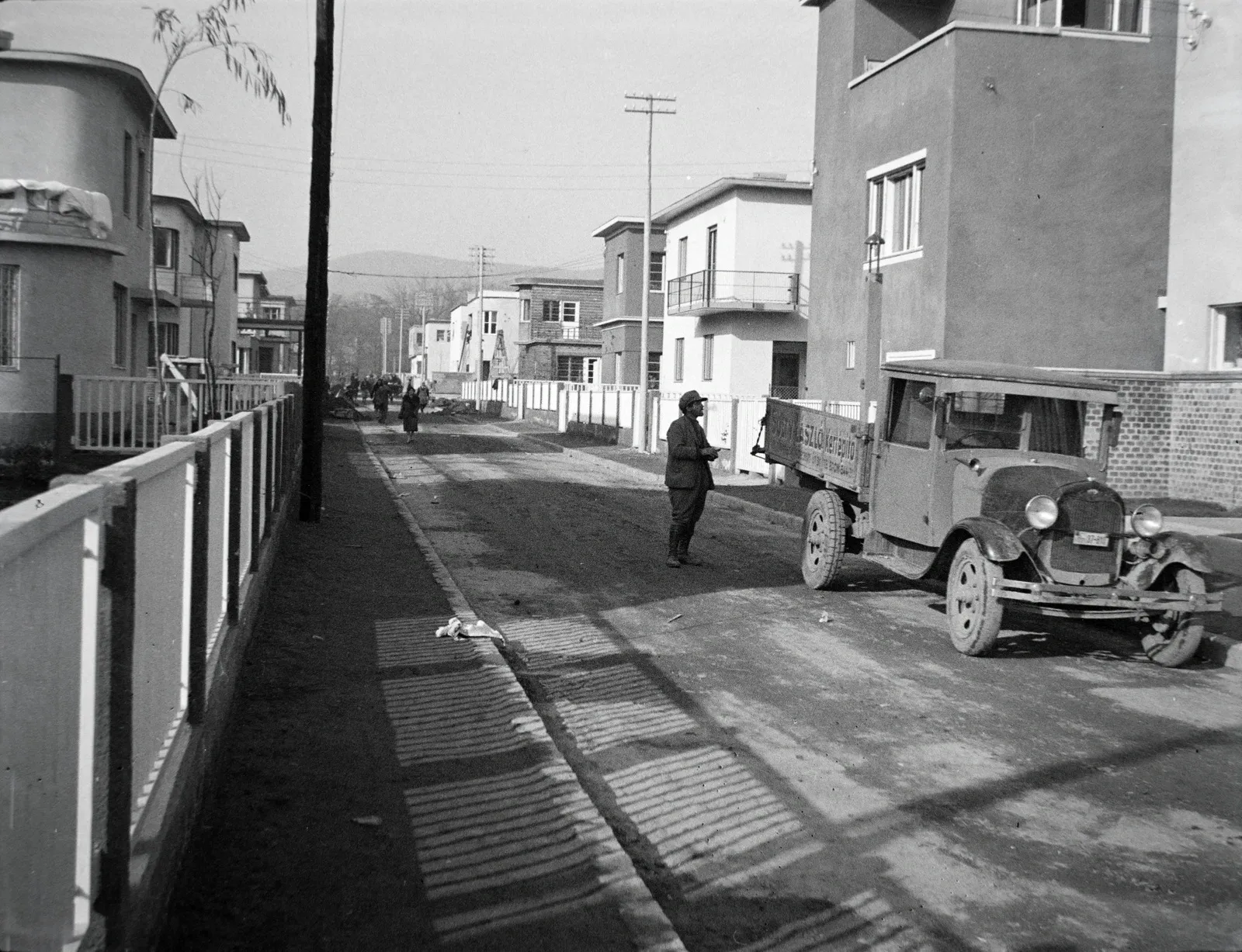 1931, Napraforgó utca, Pasarét