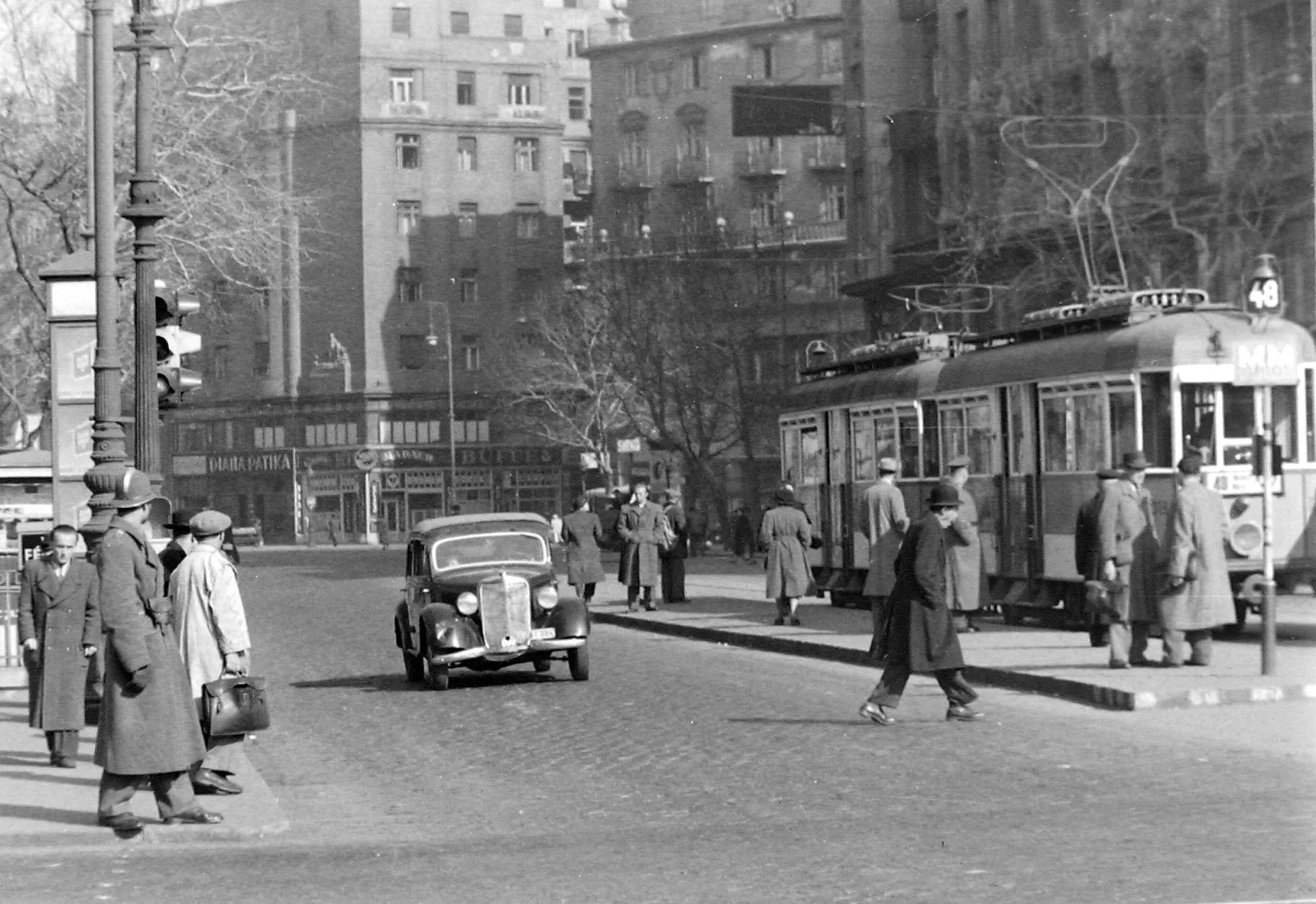 Somogyi Béla út (Károly körút) az Astoria felől nézve