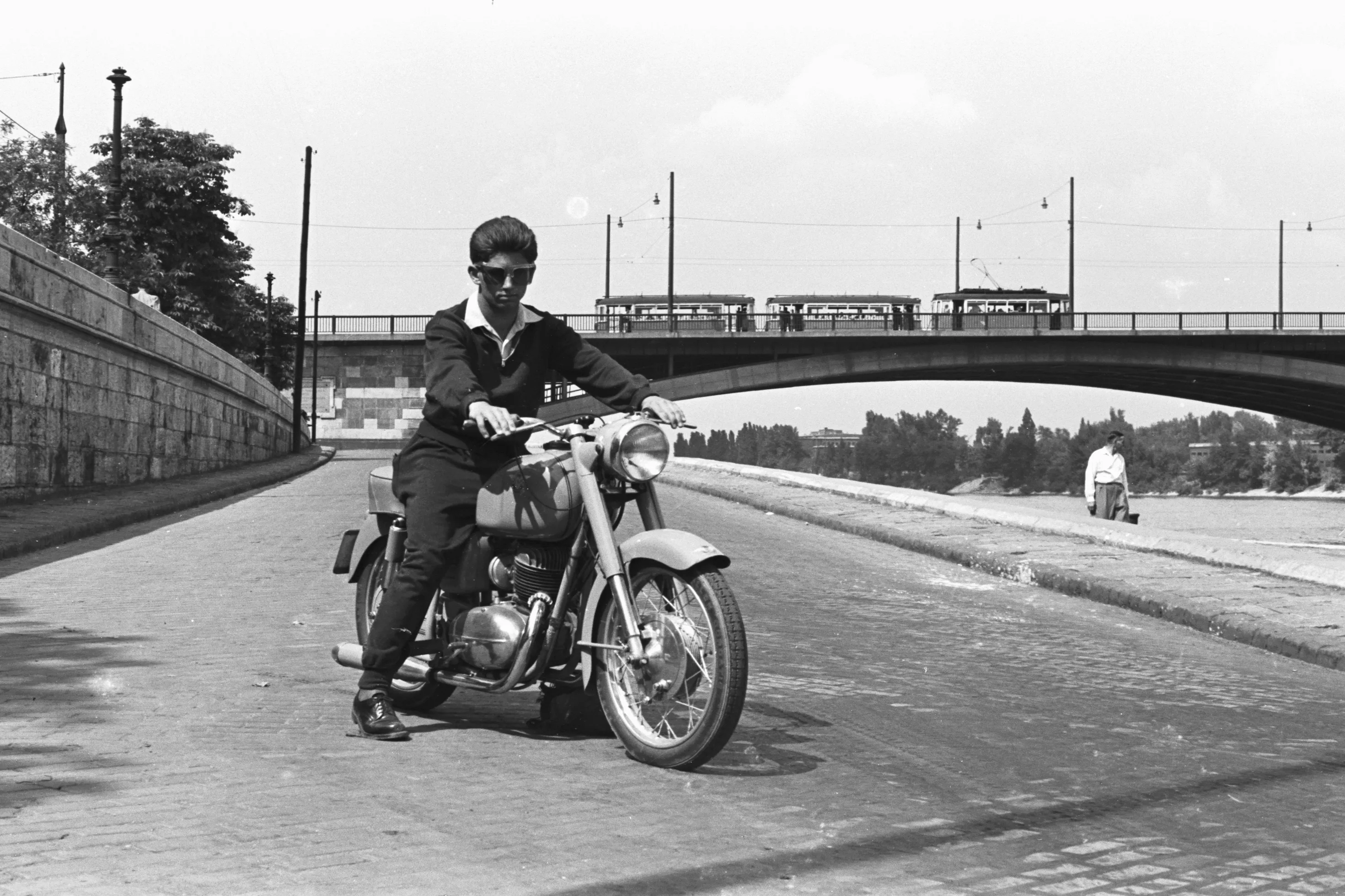 1957, Budai alsó (Angelo Rotta) rakpart, Felhéviz