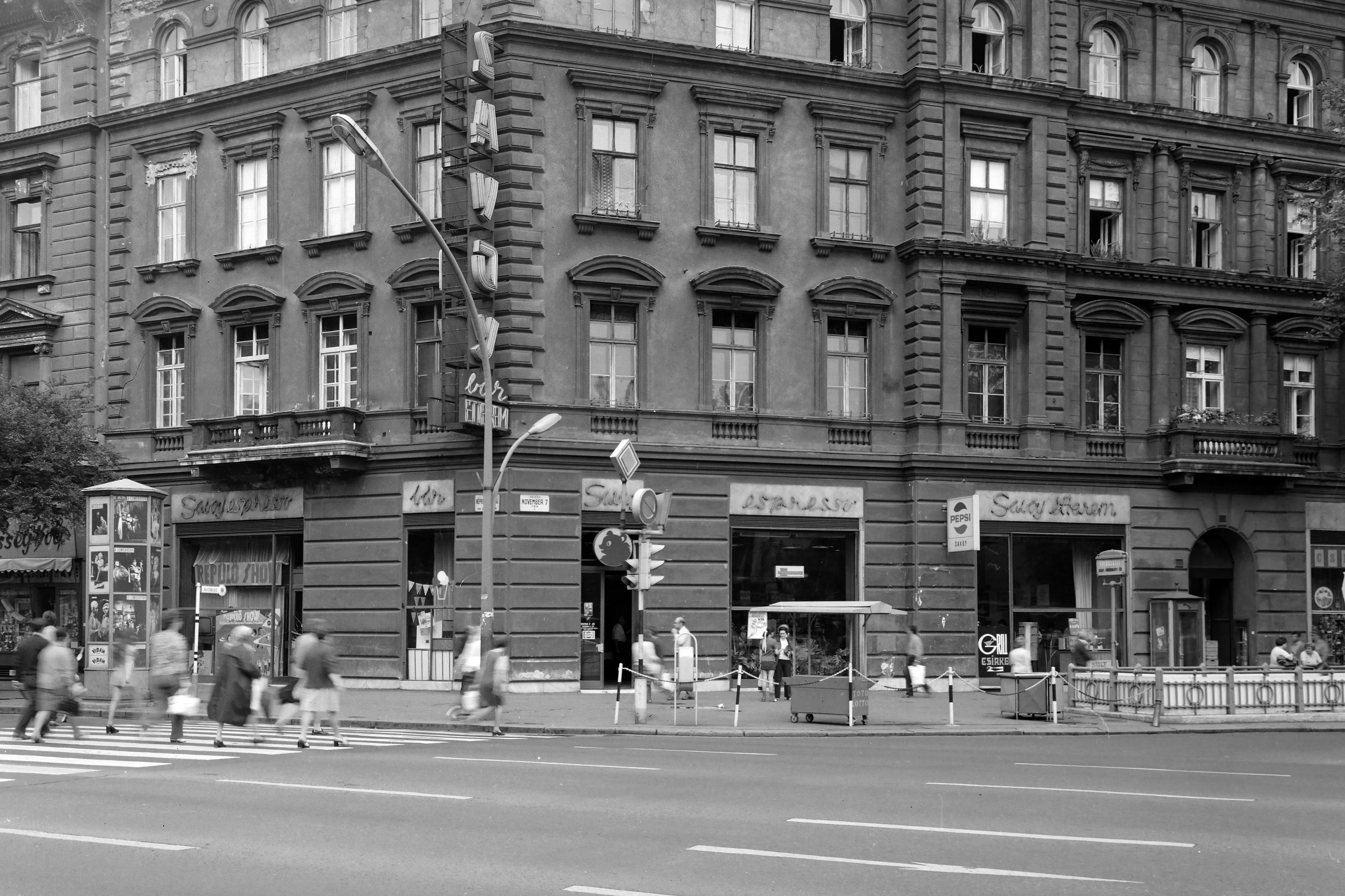 1973 táján, November 7. tér (Oktogon 1.), Terézváros
