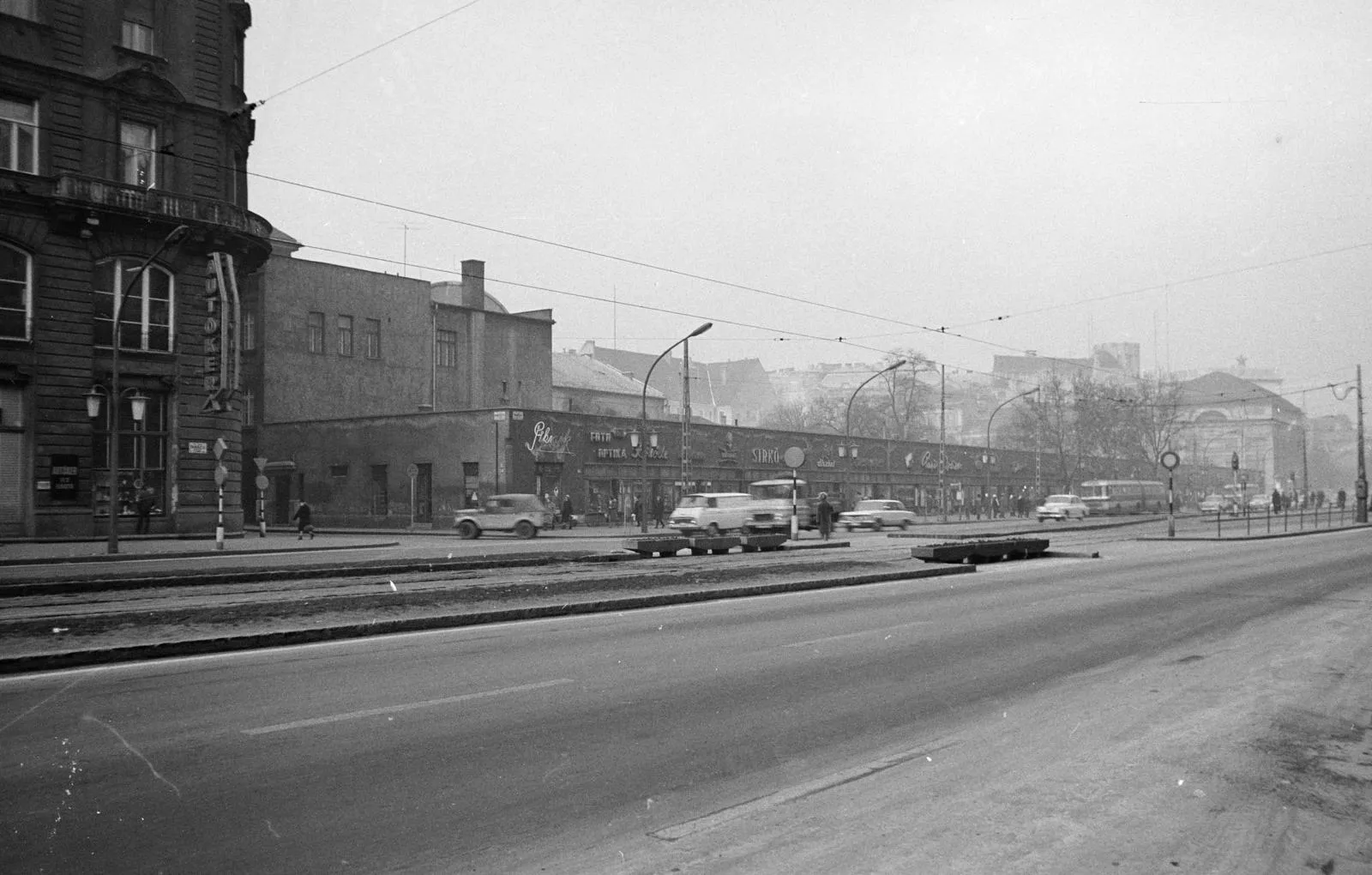 1971, Tanács (Károly) körút a Gerlóczy utca felé nézve, Belváros