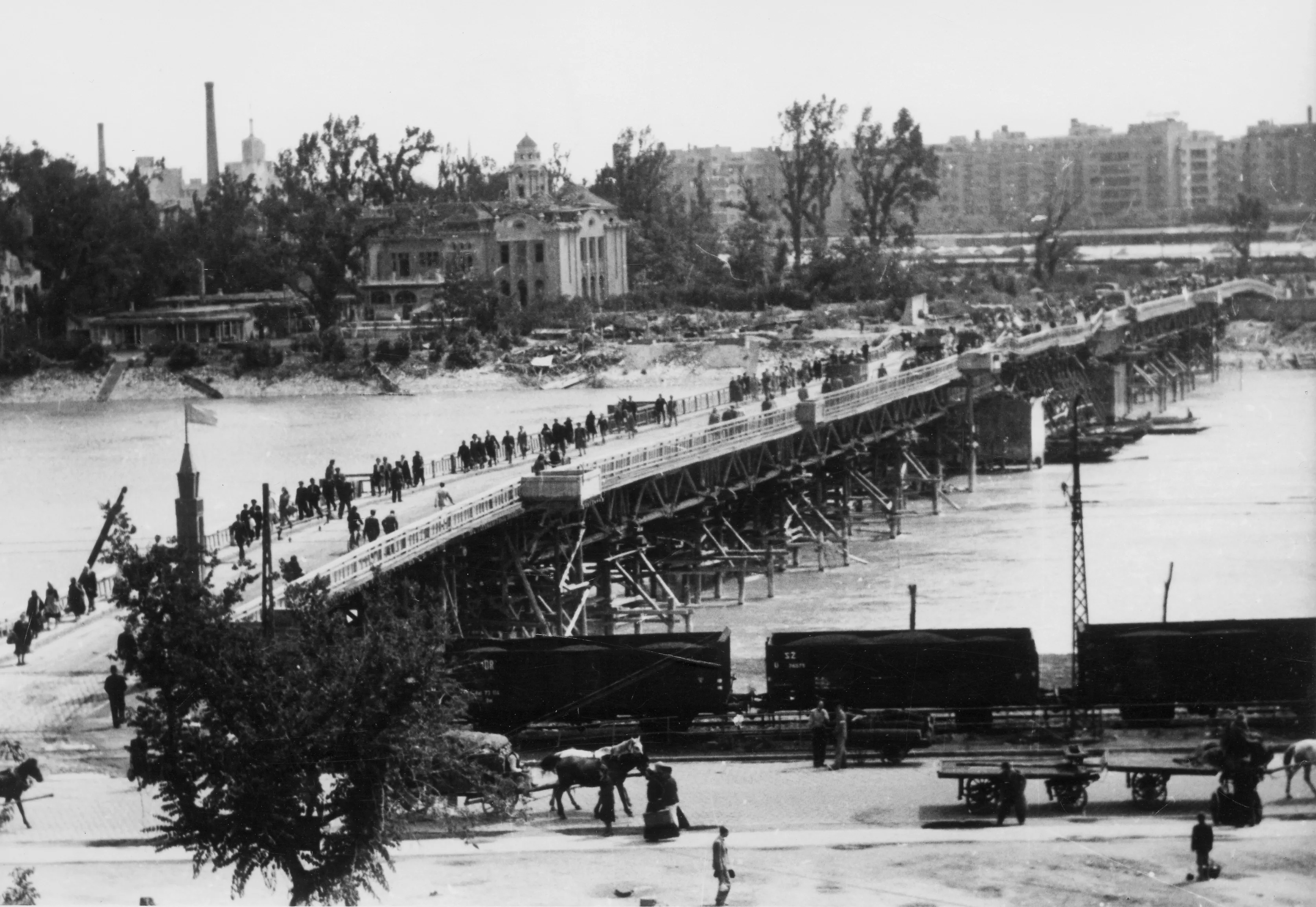 1945, Árpád fejedelem útja, Felhéviz