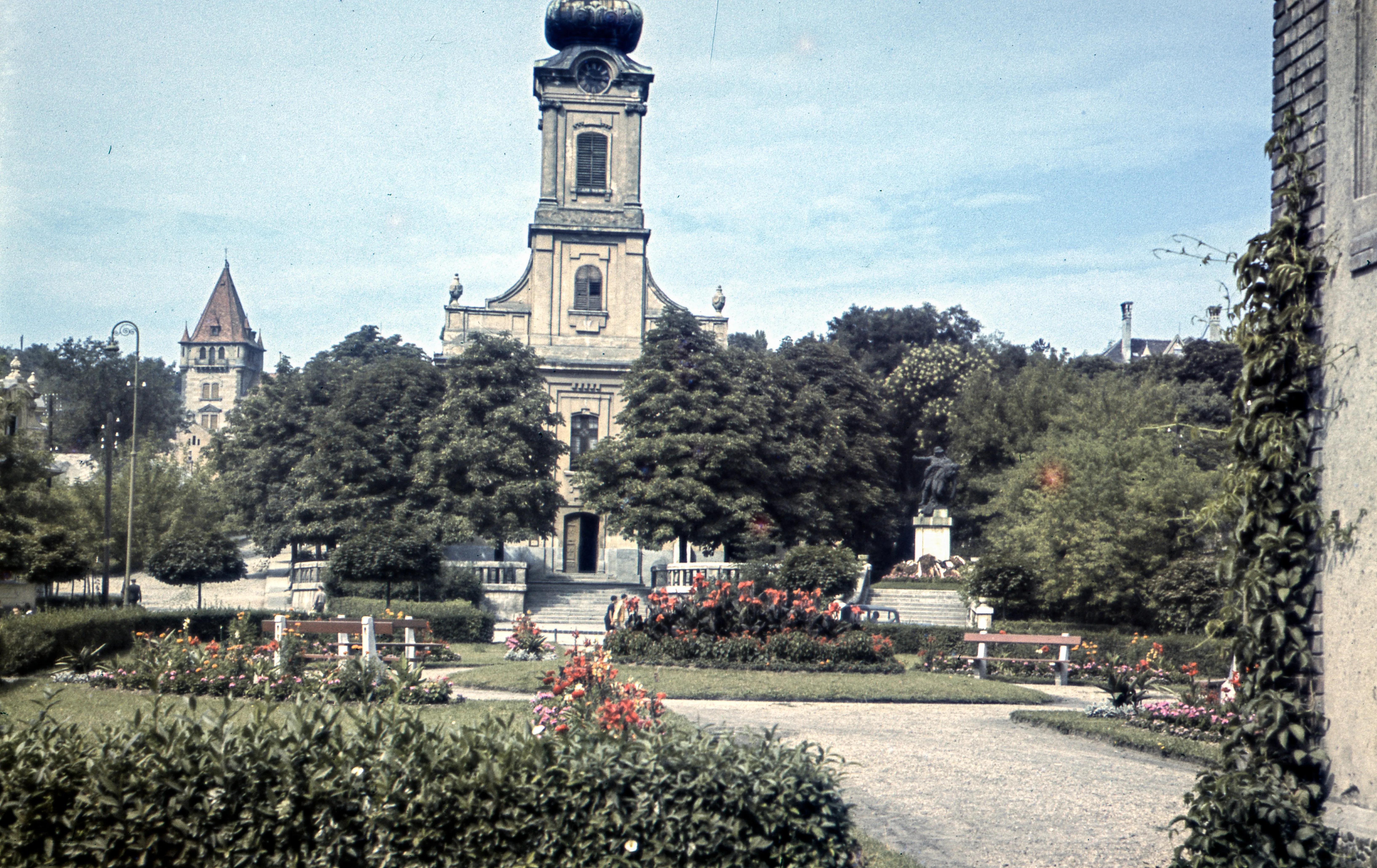 Szent István (Savoyai Jenő) tér