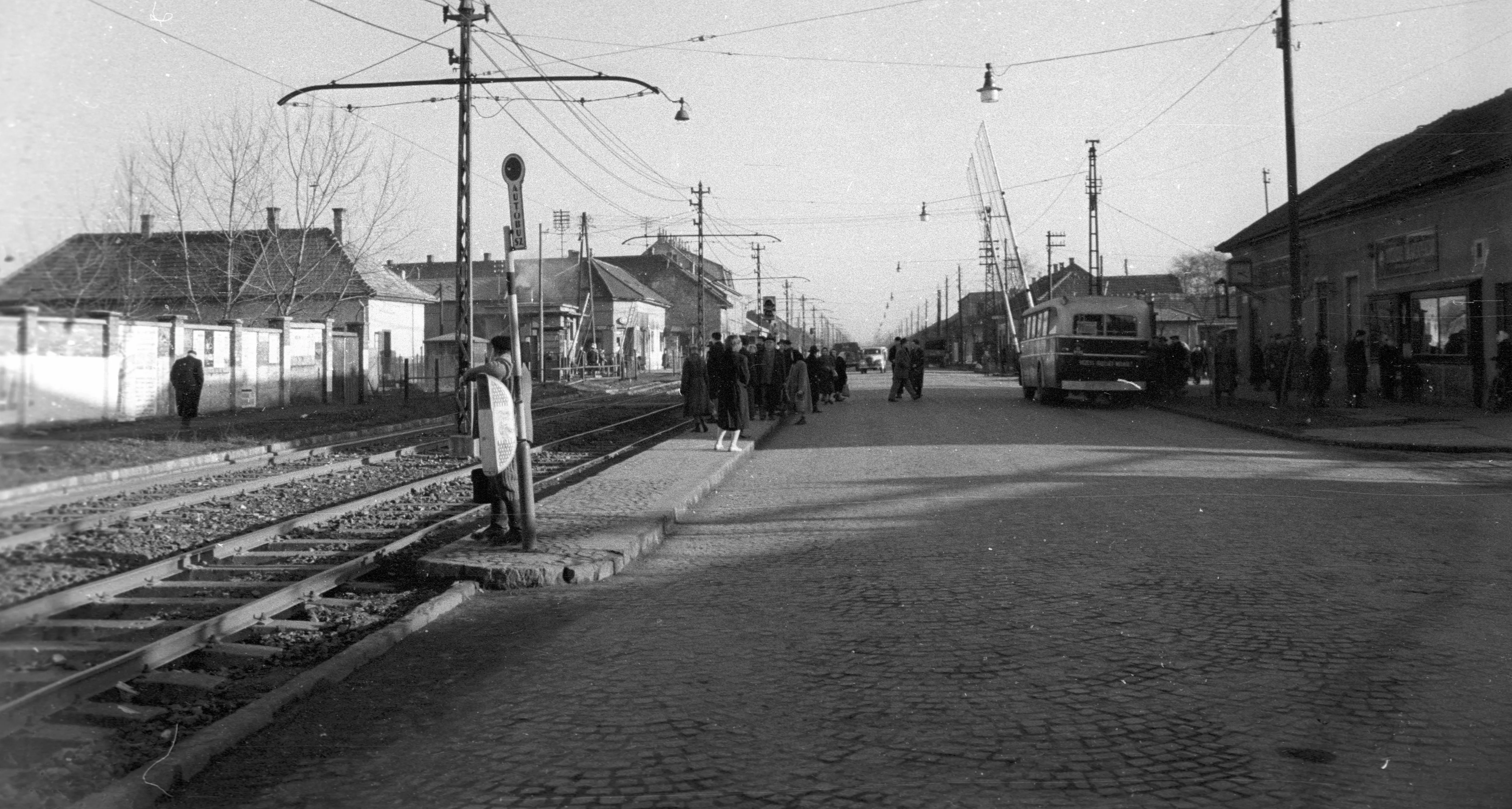 Vörös Hadsereg útja (Üllői út), a Lajosmizse vasútvonal előtti sorompó