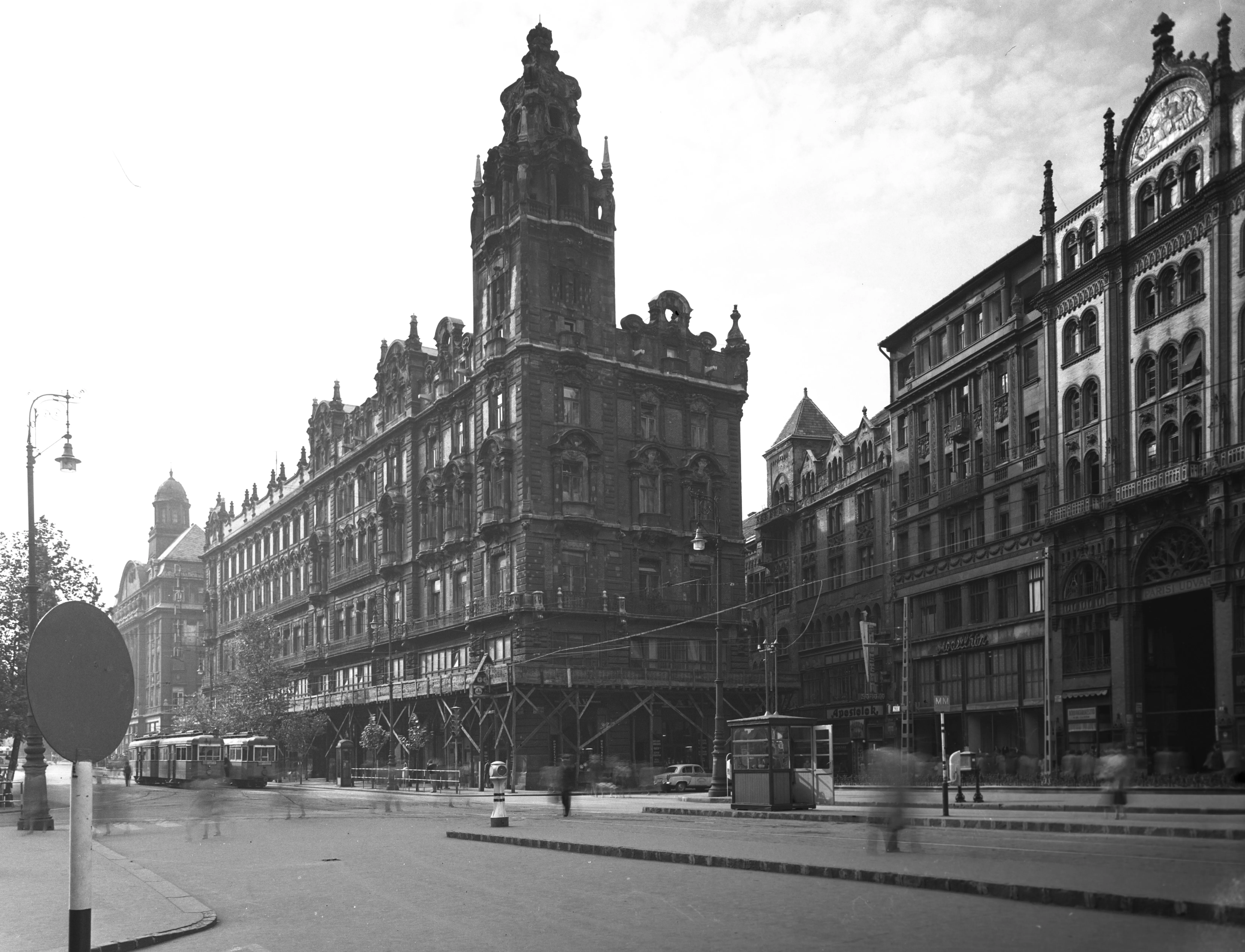 1960-as évek eleje, Felszabadulás tér (Ferenciek tere), Belváros