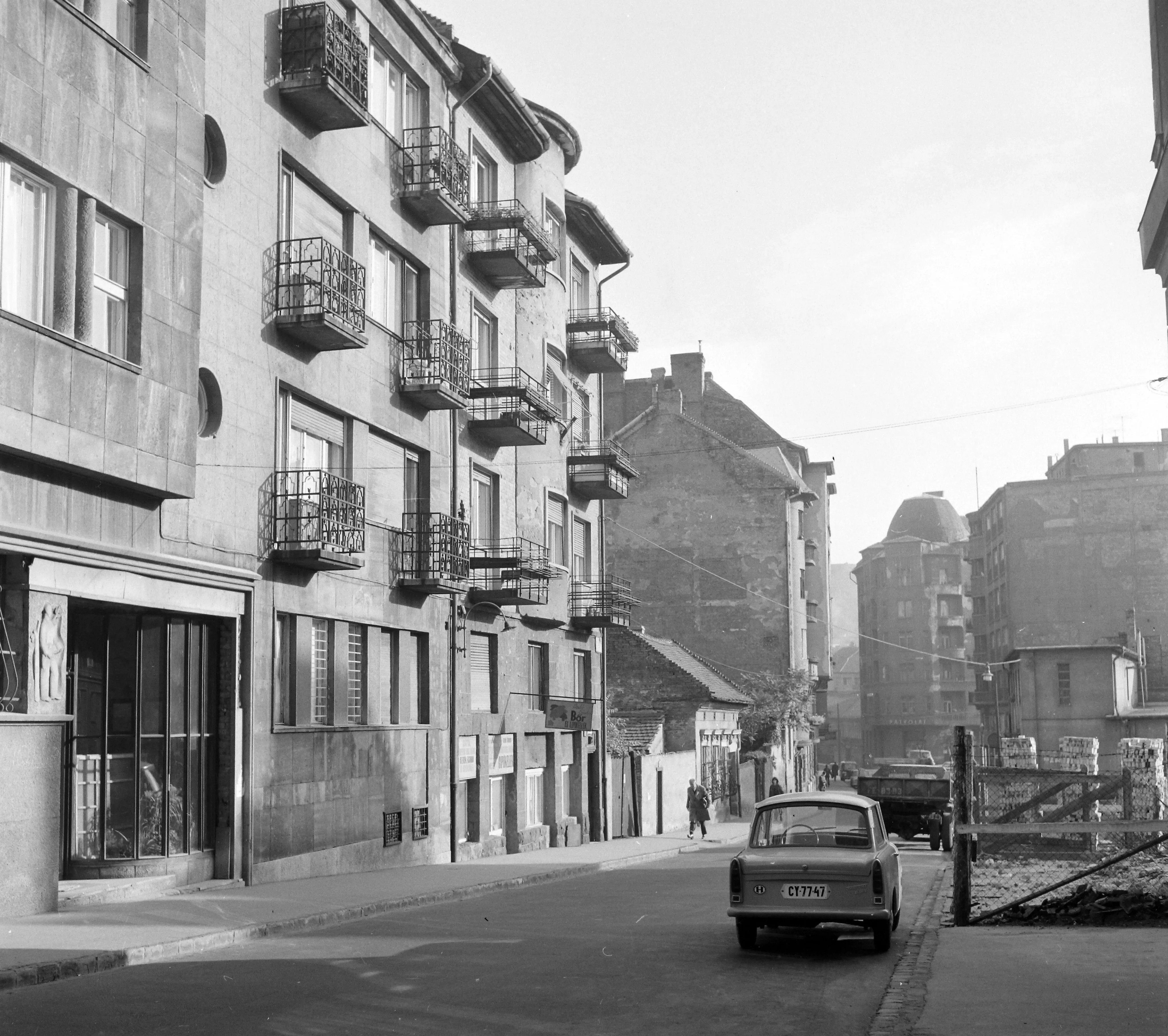 1970, Fényes Elek utca, Országút