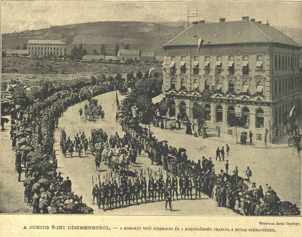 Széna tér, a Szent Korona díszmenet