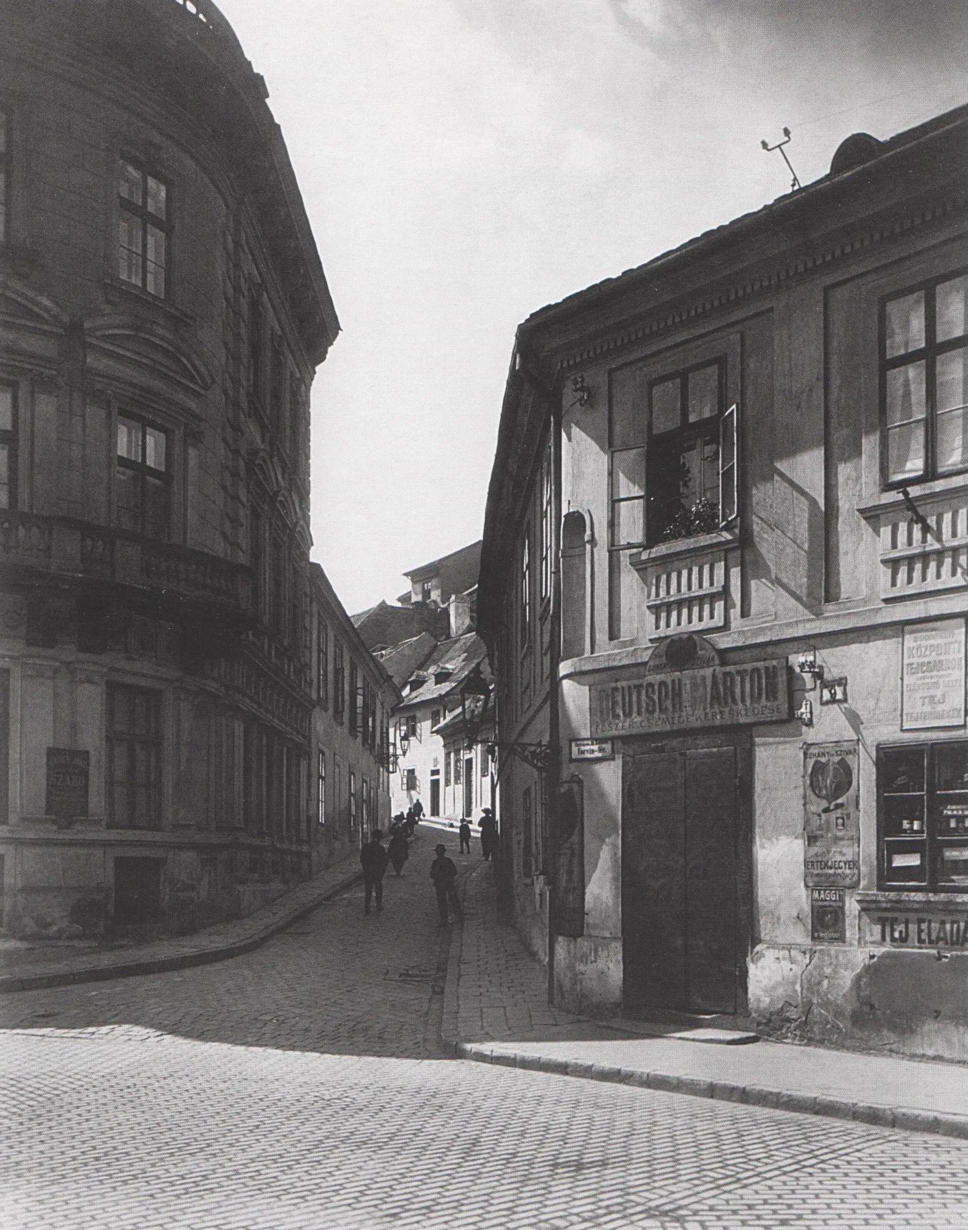 1910-es évek, Szalag utca a Corvin tér felől nézve Víziváros