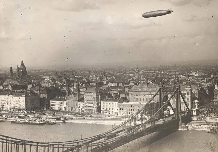 1931, Zeppelin az Erzsébet híd felett, belváros